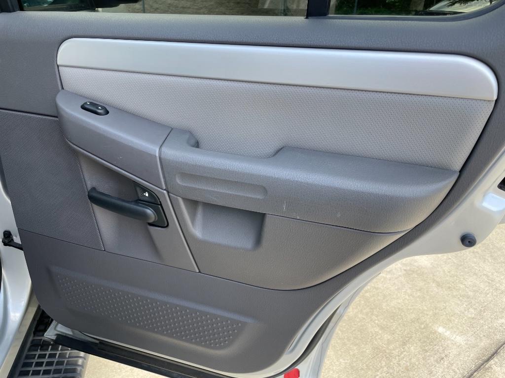 2002 Mercury Mountaineer photo 24