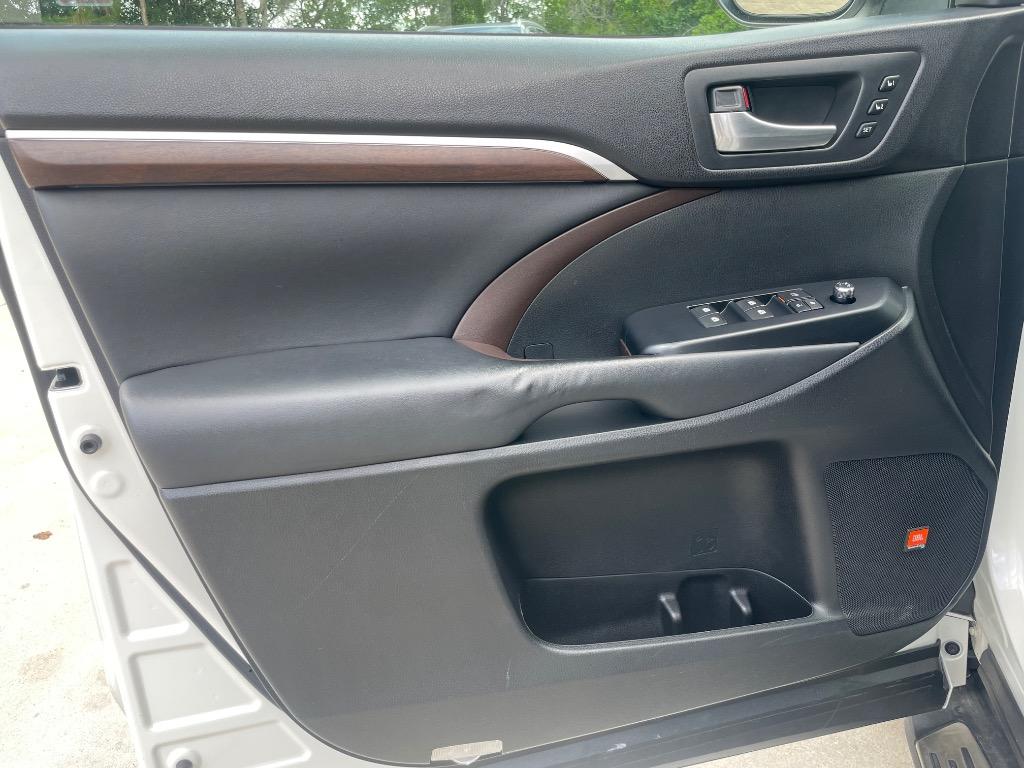 2015 Toyota Highlander Limited - Photo 10