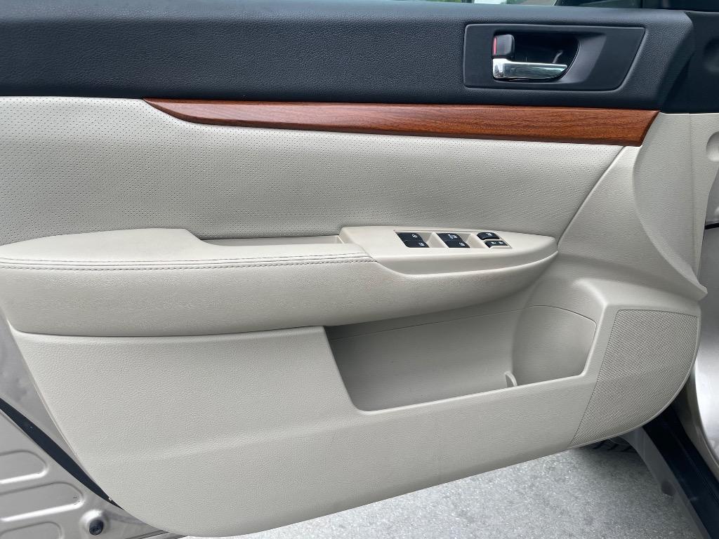 2014 Subaru Outback Limited - Photo 10