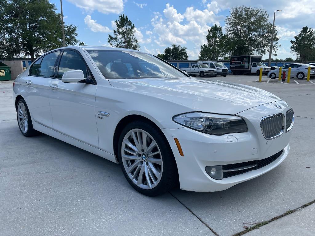 2011 BMW 5 Series 550i - Photo 10
