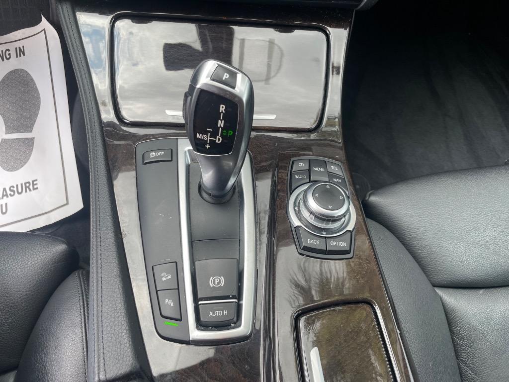 2011 BMW 5 Series 550i - Photo 17