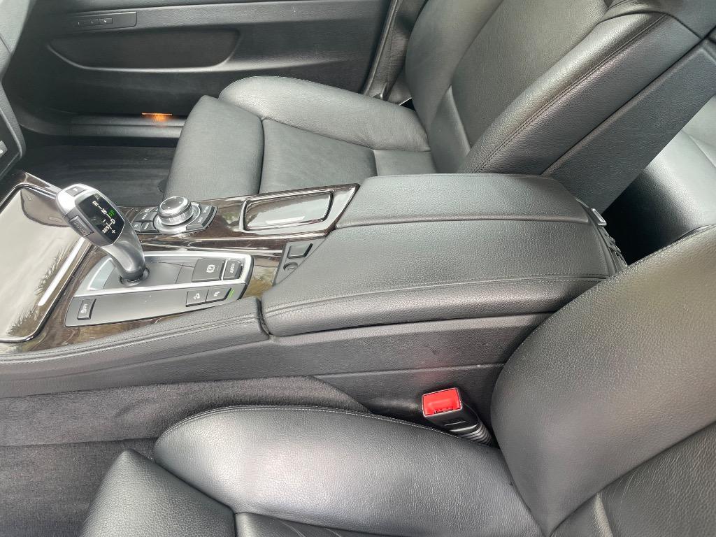2011 BMW 5 Series 550i - Photo 16