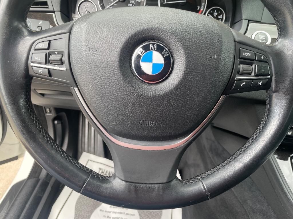 2011 BMW 5 Series 550i - Photo 22