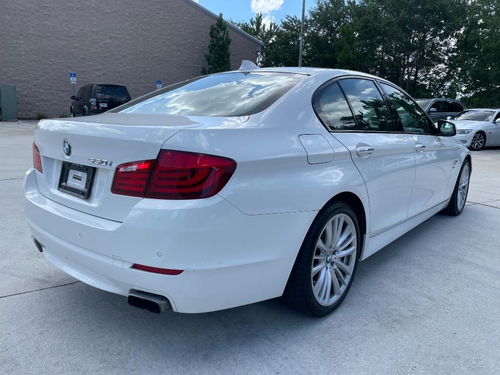 2011 BMW 5 Series 550i - Photo 8