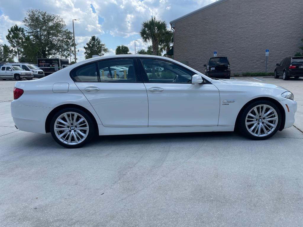 2011 BMW 5 Series 550i - Photo 9