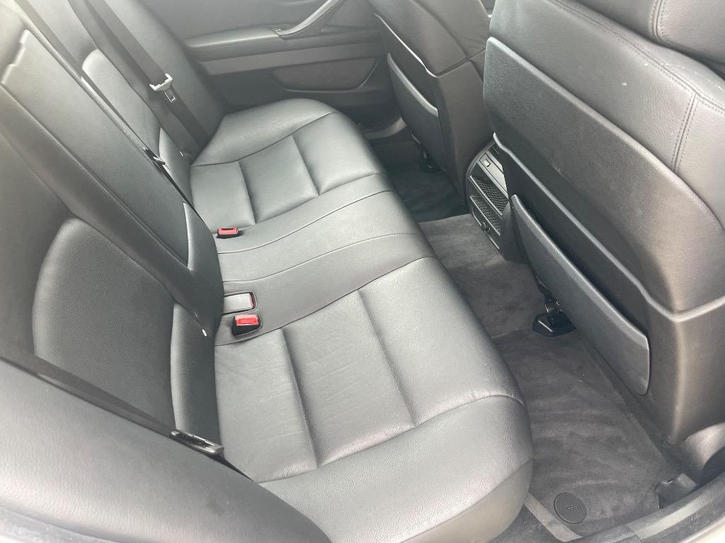 2011 BMW 5 Series 550i - Photo 26
