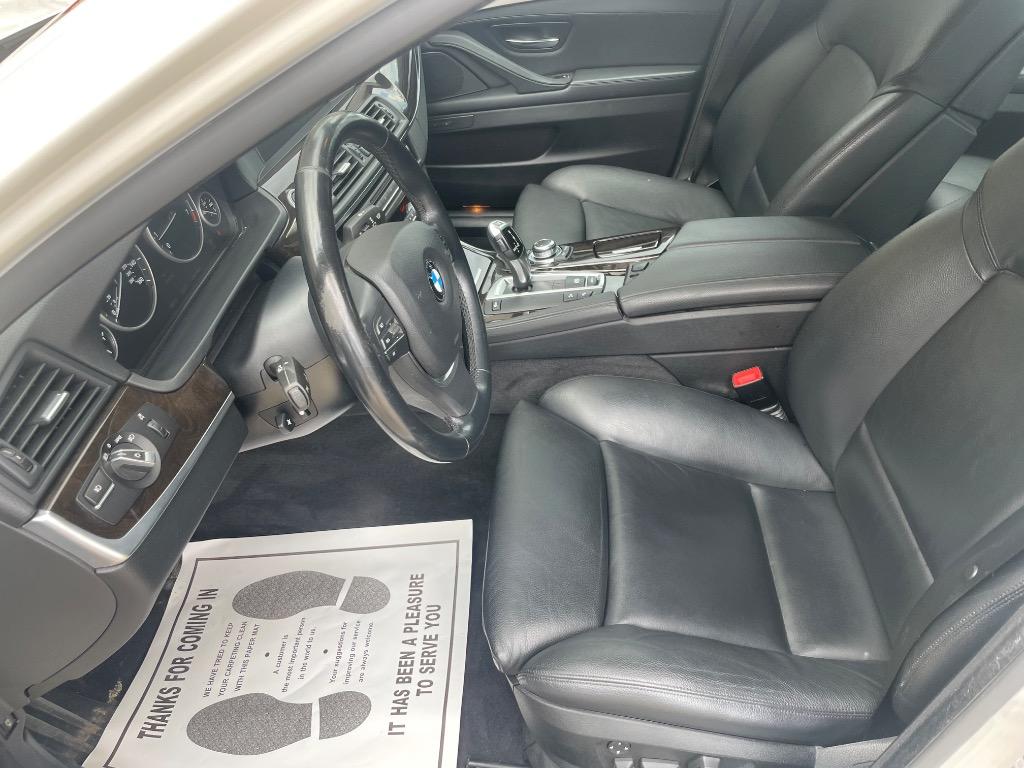 2011 BMW 5 Series 550i - Photo 12