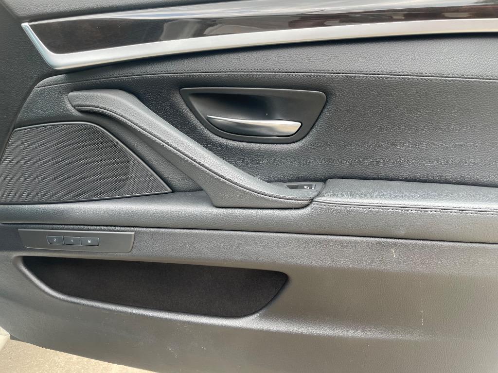 2011 BMW 5 Series 550i - Photo 27