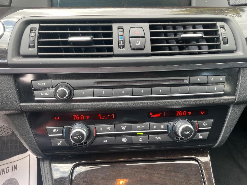 2011 BMW 5 Series 550i - Photo 18